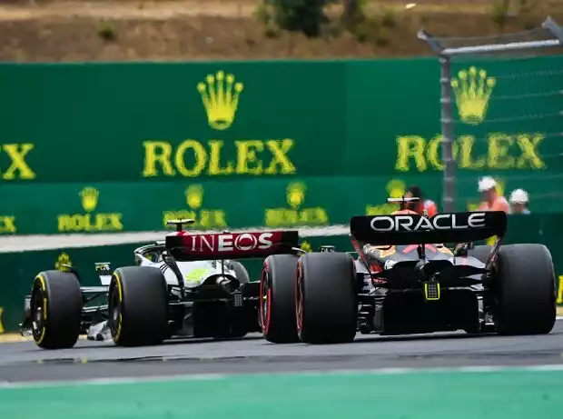 Lewis Hamilton, Mercedes W13, Max Verstappen, Red Bull Racing RB18 Titel-Bild zur News: Lewis Hamilton, Mercedes W13, Max Verstappen, Red Bull Racing RB18