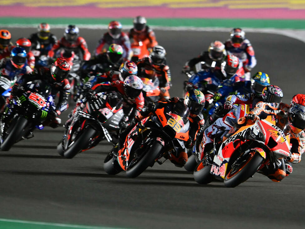 Start zum MotoGP-Rennen beim GP Katar 2022 in Losail: Pol Espargaro führt