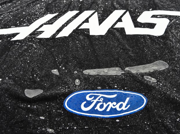 NASCAR-Regenplane von Stewart-Haas Racing NASCAR-Regenplane von Stewart-Haas Racing