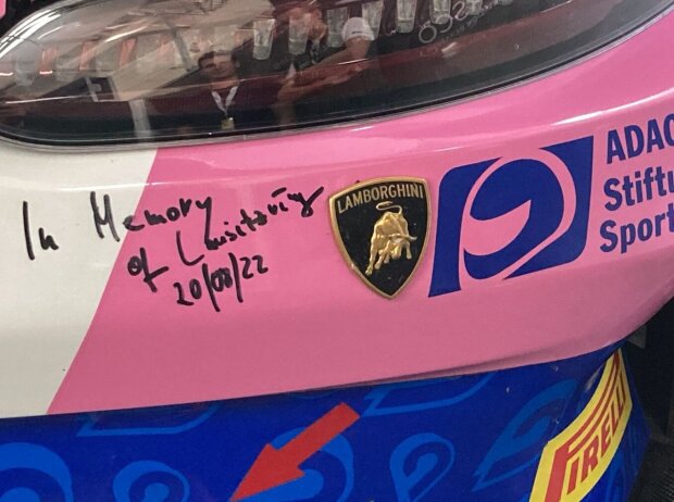 Das ZVO-Team fand das Lamborghini-Emblem von Mick Wishofers Boliden Das ZVO-Team fand das Lamborghini-Emblem von Mick Wishofers Boliden