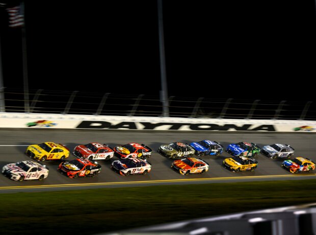 Titel-Bild zur News: NASCAR-Action auf dem Daytona International Speedway