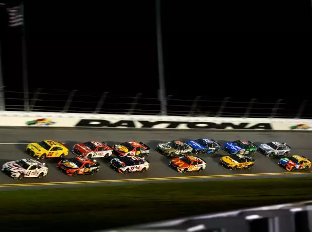 NASCAR-Action auf dem Daytona International Speedway Titel-Bild zur News: NASCAR-Action auf dem Daytona International Speedway