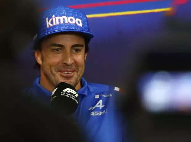 Fernando Alonso (Alpine) vor dem Formel-1-Rennen in Belgien 2022 Titel-Bild zur News: Fernando Alonso (Alpine) vor dem Formel-1-Rennen in Belgien 2022