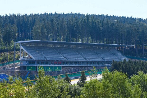 ~Die neue Tribüne in Spa~ ~Die neue Tribüne in Spa~