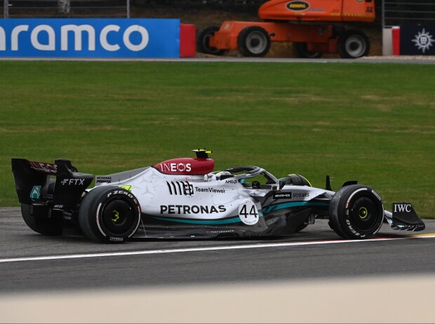 Titel-Bild zur News: Lewis Hamilton (Mercedes W13) beim Training zum Formel-1-Rennen in Belgien 2022