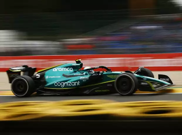 Sebastian Vettel (Aston Martin AMR22) im Training zum Formel-1-Rennen in Belgien 2022 Titel-Bild zur News: Sebastian Vettel (Aston Martin AMR22) im Training zum Formel-1-Rennen in Belgien 2022