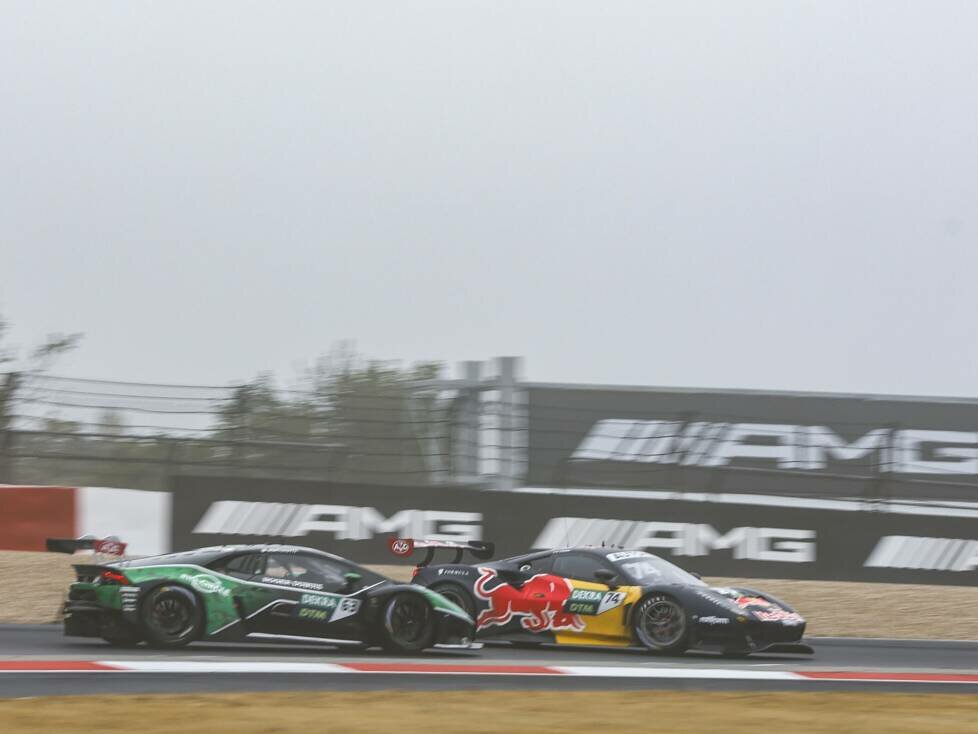 Felipe Fraga und Mirko Bortolotti kollidieren beim DTM-Samstagsrennen auf dem Nürburgring im Kampf um die Führung