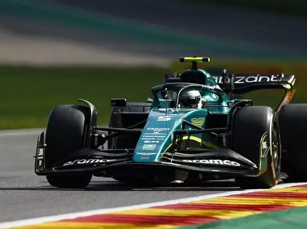 Sebastian Vettel im Aston Martin AMR22 beim Formel-1-Rennen in Spa 2022 Titel-Bild zur News: Sebastian Vettel im Aston Martin AMR22 beim Formel-1-Rennen in Spa 2022