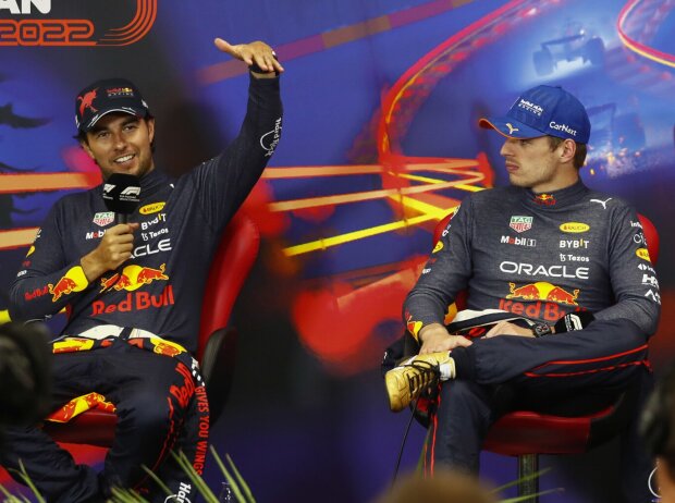 Titel-Bild zur News: Sergio Perez und Max Verstappen in der Pressekonferenz nach dem Belgien-Grand-Prix 2022