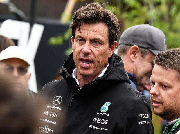 Toto Wolff, Lewis Hamilton, George Russell Toto Wolff, Lewis Hamilton, George Russell