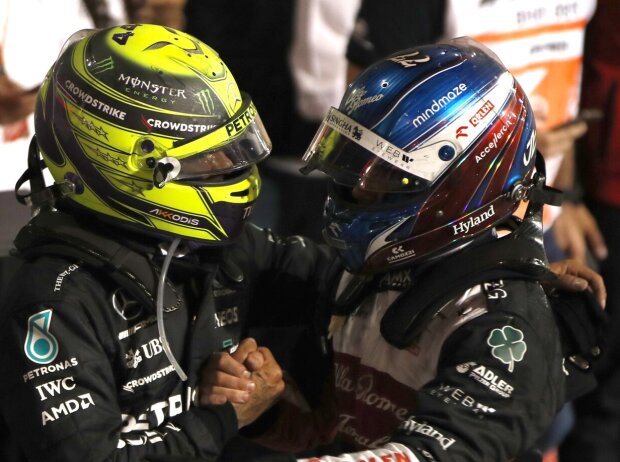 Titel-Bild zur News: Mercedes-Fahrer Lewis Hamilton mit Alfa-Romeo-Fahrer Valtteri Bottas