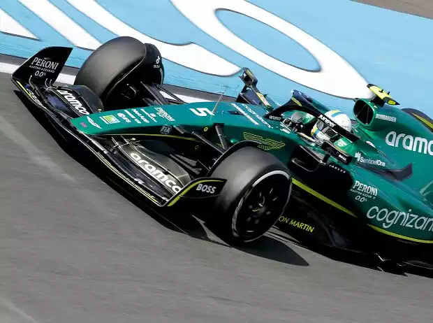 Sebastian Vettel im Aston Martin AMR22 beim Freitagstraining in Zandvoort 2022 Titel-Bild zur News: Sebastian Vettel im Aston Martin AMR22 beim Freitagstraining in Zandvoort 2022
