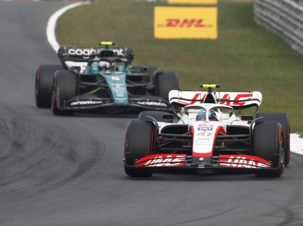Titel-Bild zur News: Mick Schumacher im Haas VF-22 vor Sebastian Vettel im Aston Martin AMR22 beim Formel-1-Rennen in Zandvoort 2022