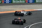 Lewis Hamilton (Mercedes) und Sergio Perez (Red Bull) 