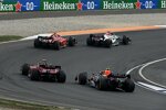 George Russell (Mercedes), Charles Leclerc (Ferrari), Carlos Sainz (Ferrari) und Sergio Perez (Red Bull) 