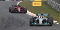 George Russell (Mercedes W13) vor Charles Leclerc (Ferrari F1-75) beim Formel-1-Rennen in den Niederlanden 2022