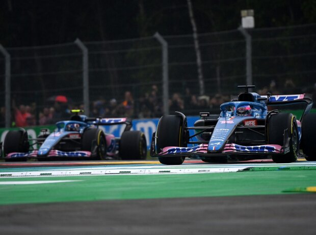 Titel-Bild zur News: Fernando Alonso und Esteban Ocon in der Formel-1-Saison 2022