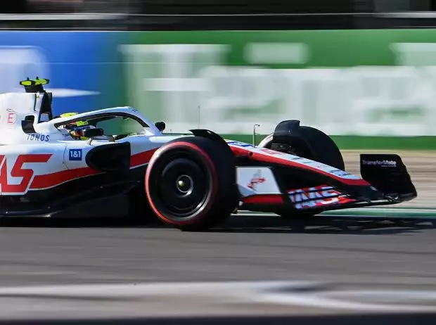 Mick Schumacher im Haas VF-22 beim Training in Monza 2022 Titel-Bild zur News: Mick Schumacher im Haas VF-22 beim Training in Monza 2022