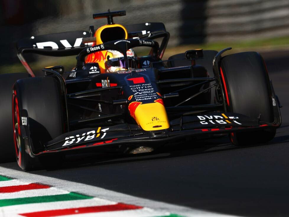 Max Verstappen im Red Bull RB18 im Training in Monza 2022