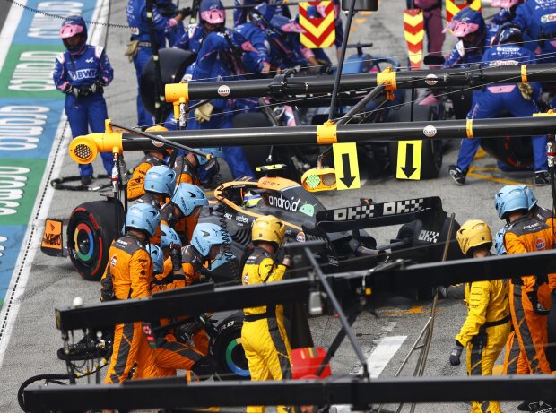 Lando Norris im McLaren beim Ausparken in der Boxengasse in Zandvoort