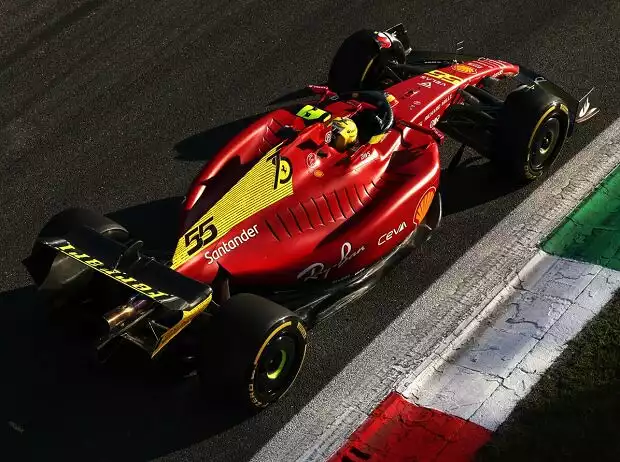 Carlos Sainz im Ferrari F1-75 im Sonderdesign für das Formel-1-Rennen in Monza 2022 Titel-Bild zur News: Carlos Sainz im Ferrari F1-75 im Sonderdesign für das Formel-1-Rennen in Monza 2022