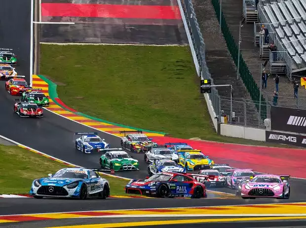 Thomas Preining nach der Kollision mit Lucas Auer in Eau Rouge beim DTM-Samstagsrennen in Spa-Francorchamps 2022 Titel-Bild zur News: Thomas Preining nach der Kollision mit Lucas Auer in Eau Rouge beim DTM-Samstagsrennen in Spa-Francorchamps 2022