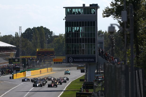 Charles Leclerc George Russell Daniel Ricciardo Pierre Gasly Ferrari Ferrari F1McLaren McLaren F1AlphaTauri AlphaTauri F1 ~Charles Leclerc (Ferrari), George Russell (Mercedes), Daniel Ricciardo (McLaren) und Pierre Gasly (AlphaTauri) ~ Charles Leclerc George Russell Daniel Ricciardo Pierre Gasly Ferrari Ferrari F1McLaren McLaren F1AlphaTauri AlphaTauri F1 ~Charles Leclerc (Ferrari), George Russell (Mercedes), Daniel Ricciardo (McLaren) und Pierre Gasly (AlphaTauri) ~