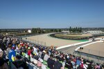 Gut gefüllte Zuschauerränge in Magny-Cours