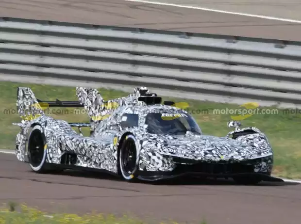 LMH-Auto von Ferrari beim Roll-out in Fiorano Titel-Bild zur News: LMH-Auto von Ferrari beim Roll-out in Fiorano
