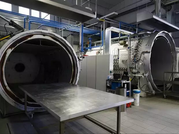 Titel-Bild zur News: Autoklaven in der AlphaTauri-Fabrik in Faenza