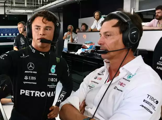 Nyck de Vries, Toto Wolff Titel-Bild zur News: Nyck de Vries, Toto Wolff