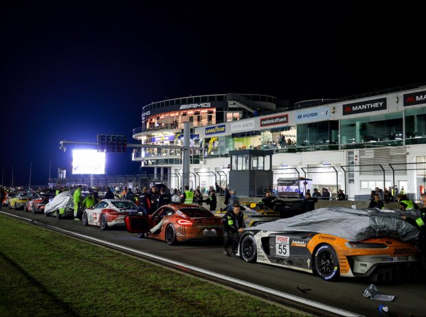 Der Parc Ferme befand sich auf der Start-Ziel-Geraden, der Restart erfolgte jedoch aus der Boxengasse