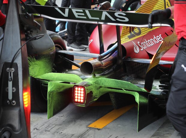 Balkenflügel mit Flow-Viz-Farbe am Ferrari in Monza Balkenflügel mit Flow-Viz-Farbe am Ferrari in Monza