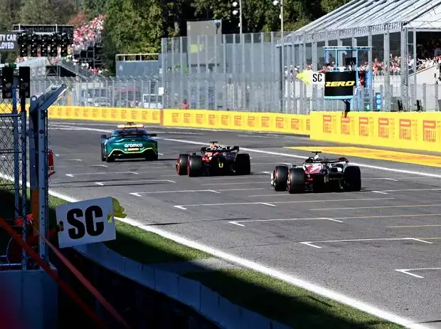 Das Safety-Car vor Max Verstappen beim Rennen in Monza 2022 Titel-Bild zur News: Das Safety-Car vor Max Verstappen beim Rennen in Monza 2022