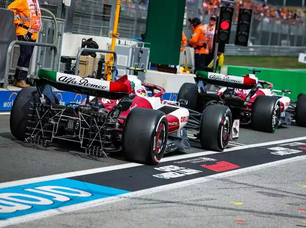 Guanyu Zhou, Valtteri Bottas Titel-Bild zur News: Guanyu Zhou, Valtteri Bottas