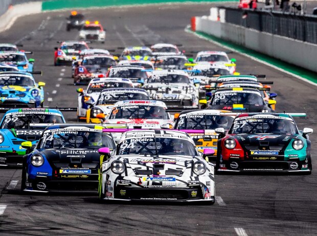 Der Porsche-Carrera-Cup begeistert die Fans mit vollen Feldern und wildem Sound Der Porsche-Carrera-Cup begeistert die Fans mit vollen Feldern und wildem Sound