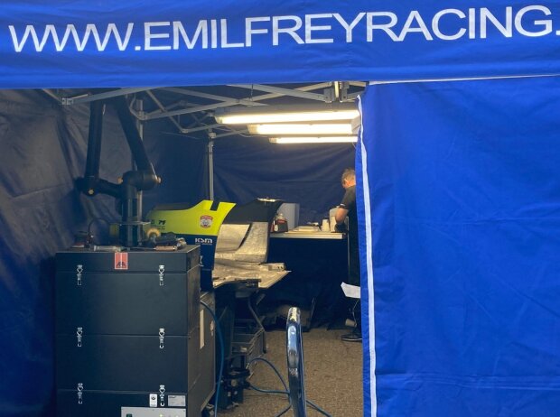Emil Frey Racing half Joos Sportwagentechnik aus Emil Frey Racing half Joos Sportwagentechnik aus