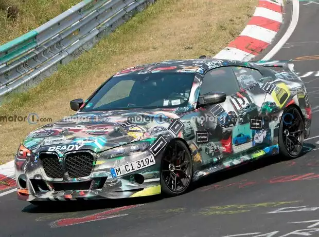 BMW 3.0 CSL (2023) auf neuen Erlkönigbildern vom Nürburgring Titel-Bild zur News: BMW 3.0 CSL (2023) auf neuen Erlkönigbildern vom Nürburgring