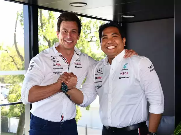Toto Wolff (Teamchef Mercedes) und Datuk Tengku Muhammad Taufik (CEO Petronas) bei der Vertragsunterzeichnung in Kuala Lumpur Titel-Bild zur News: Toto Wolff (Teamchef Mercedes) und Datuk Tengku Muhammad Taufik (CEO Petronas) bei der Vertragsunterzeichnung in Kuala Lumpur