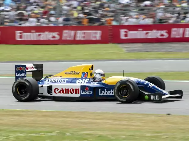 Titel-Bild zur News: Sebastian Vettel im Williams FW14B von Nigel Mansell vor dem Formel-1-Rennen in Silverstone 2022