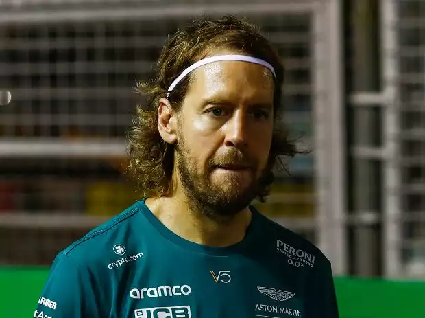 Sebastian Vettel (Aston Martin) vor dem Formel-1-Rennen in Singapur 2022 Titel-Bild zur News: Sebastian Vettel (Aston Martin) vor dem Formel-1-Rennen in Singapur 2022