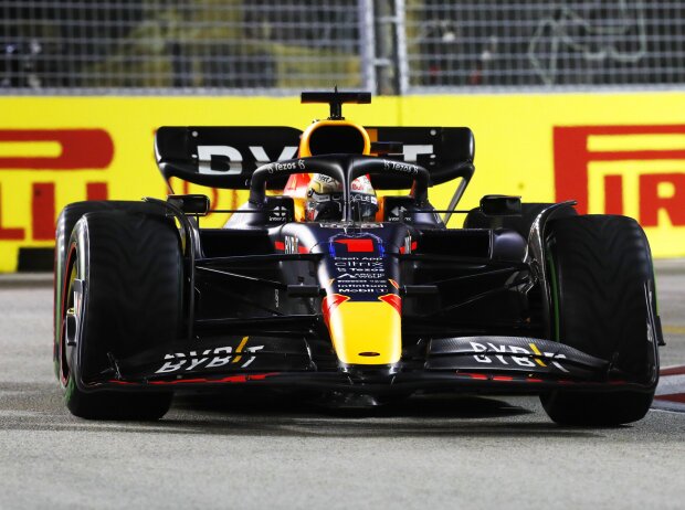 Max Verstappen (Red Bull RB18) im Qualifying zum Formel-1-Rennen in Singaspur 2022