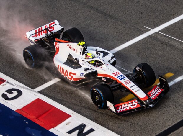 Titel-Bild zur News: Mick Schumacher (Haas VF-22) im Qualifying zum Formel-1-Rennen in Singapur 2022