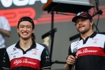 Guanyu Zhou (Alfa Romeo) und Valtteri Bottas (Alfa Romeo) 