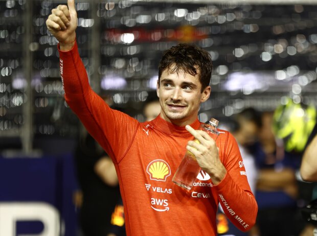 Titel-Bild zur News: Charles Leclerc (Ferrari) freut sich über seine Pole beim Formel-1-Rennen von Singapur 2022