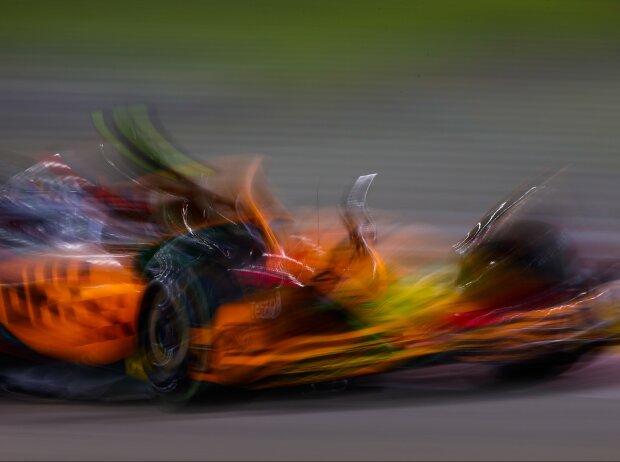 Titel-Bild zur News: Lando Norris (McLaren) im Training zum Formel-1-Rennen in Singapur 2022