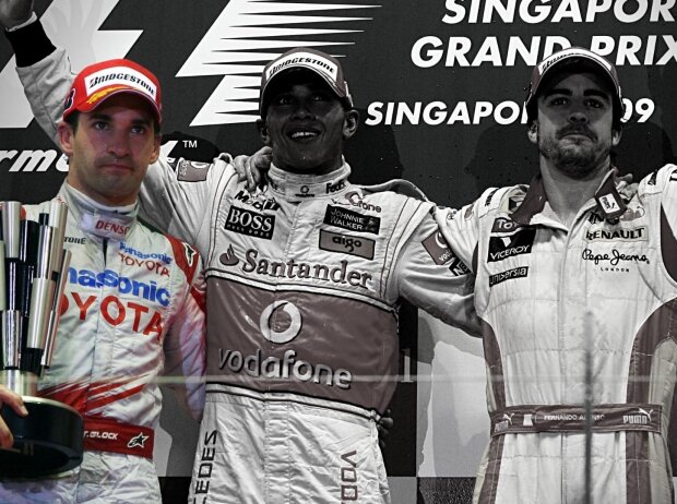Timo Glock, Lewis Hamilton und Fernando Alonso auf dem Podium in Singapur 2009