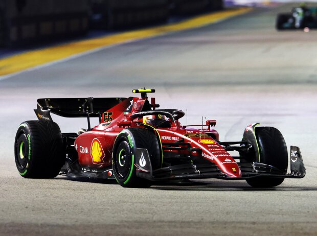 Carlos Sainz (Ferrari F1-75) beim Formel-1-Rennen in Singapur 2022