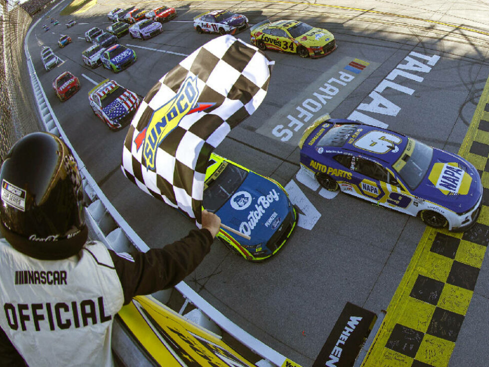 Fotofinish: 1. Chase Elliott, 2. Ryan Blaney