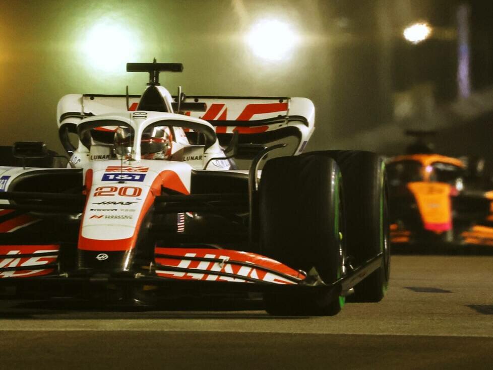 Kevin Magnussen mit Schaden an der Frontflügel-Endplatte